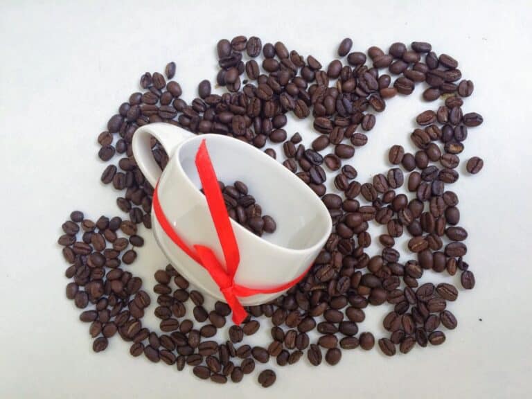 jak-usunac-stare-plamy-z-soku-kawy-i-herbaty